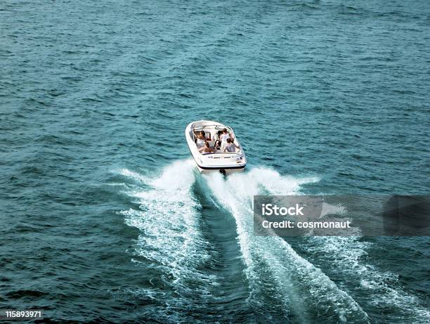 Lancha Vista De Ângulo Elevado - Fotografias de stock e mais imagens de Ao Ar Livre - Ao Ar Livre, Atividade Recreativa, Barco a Motor - Embarcação de Lazer