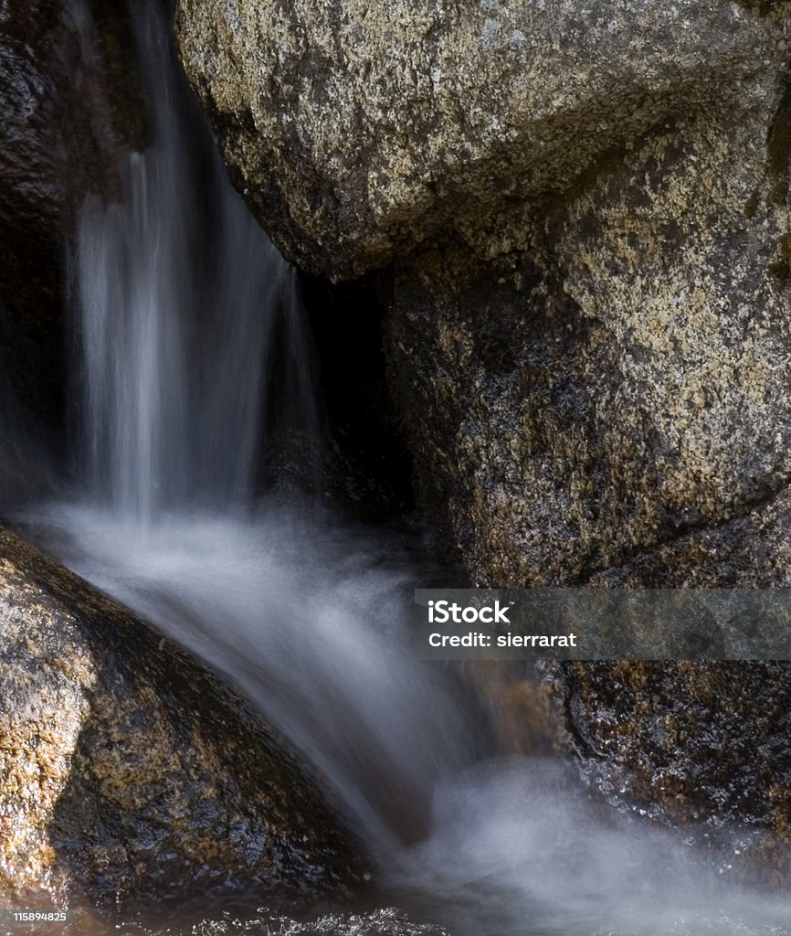 Rocky cascada - Foto de stock de Agua libre de derechos