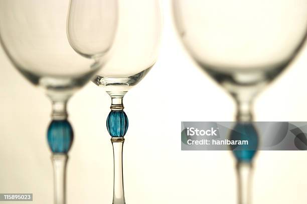 와인 유리컵 3 명에 대한 스톡 사진 및 기타 이미지 - 3 명, 3가지 개체, 공휴일