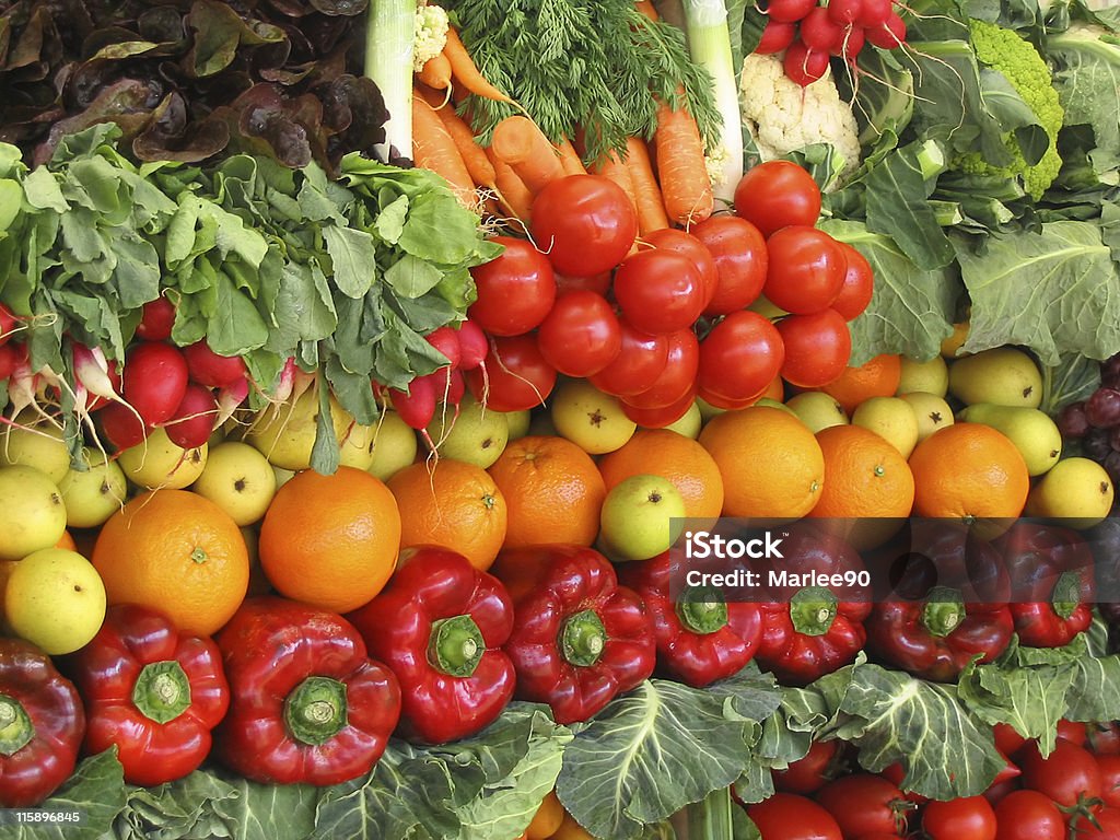 Coloridas frutas y verduras - Foto de stock de Mercado de Productos de Granja libre de derechos