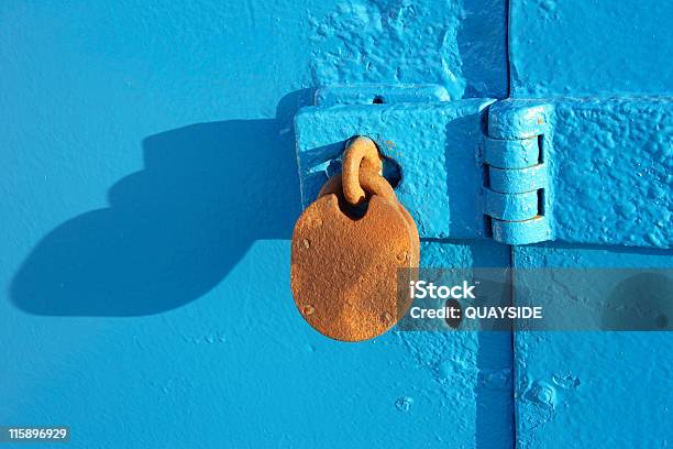 Foto de Cadeado e mais fotos de stock de Antigo - Antigo, Atado, Azul