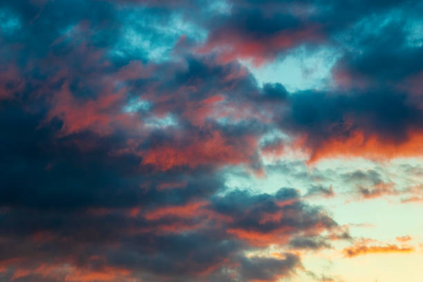 evening cumulus humilis clouds in the sky. beautiful sunset cloudscape - cumulus humilis imagens e fotografias de stock
