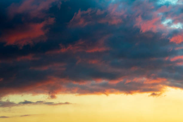 evening cumulus humilis clouds in the sky. beautiful sunset cloudscape - cumulus humilis imagens e fotografias de stock