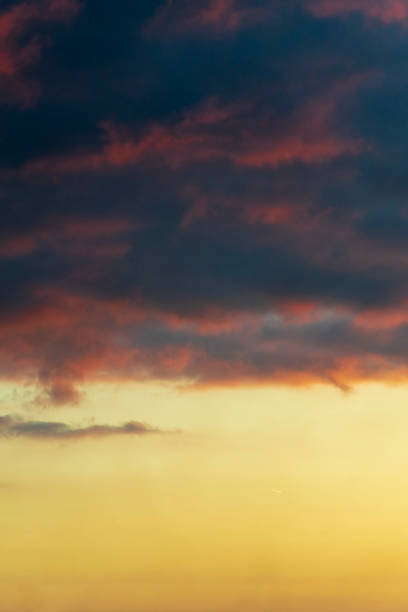 evening cumulus humilis clouds in the sky. beautiful sunset cloudscape - cumulus humilis imagens e fotografias de stock