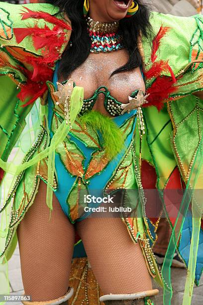 Foto de Mulher Com Bela Decoração Fantasia No Desfile De Carnaval De Copenhague e mais fotos de stock de Adulto