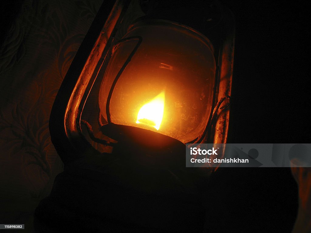 ハリケーンランプ - -Light at the End of the Tunnel 英語の慣用句のロイヤリティフリーストックフォト