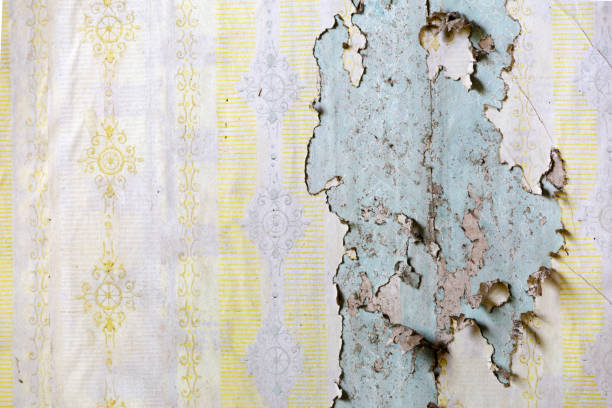 istock Peleling yellow wallpaper 1158996943