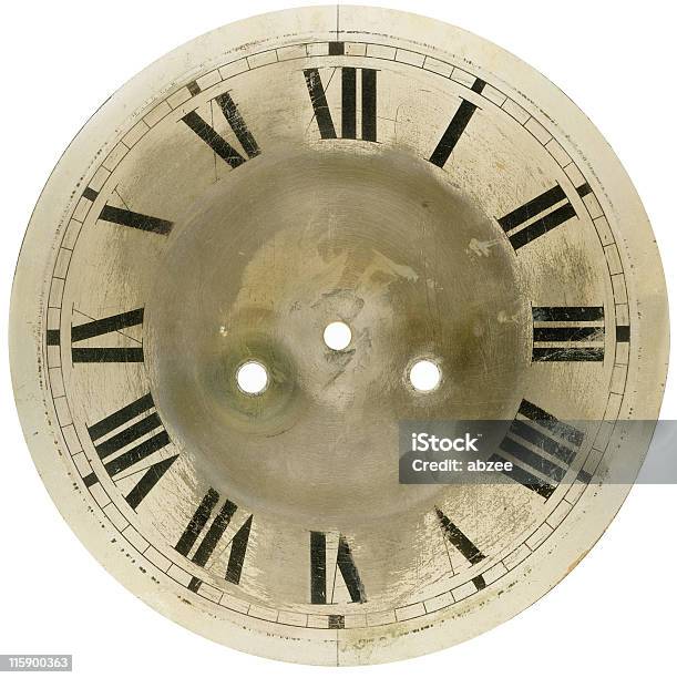 Old Deteriorado Pintados Con Numerales Romana Esfera De Reloj Foto de stock y más banco de imágenes de Esfera de Reloj