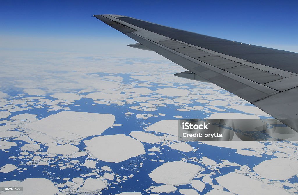Летать над Гренландии - Стоковые фото Авиационное крыло роялти-фри