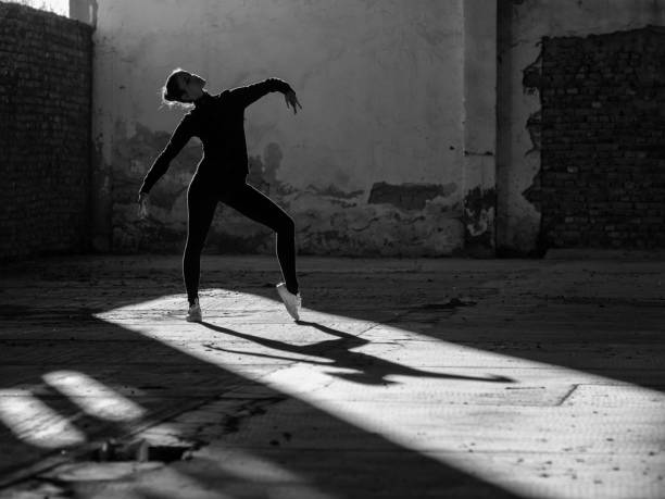 istock Silhouette of ballerina dancing 1159022583