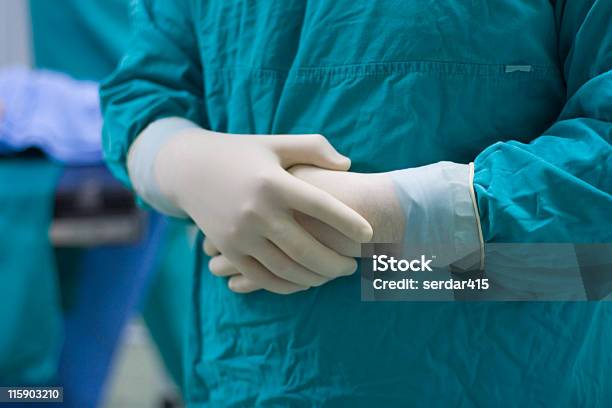Chirurg Stockfoto und mehr Bilder von Autorität - Autorität, Blut, Chirurg