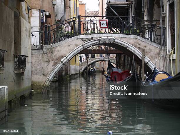 Piccolo Ponte A Venezia - Fotografie stock e altre immagini di Acqua - Acqua, Canale, Composizione orizzontale