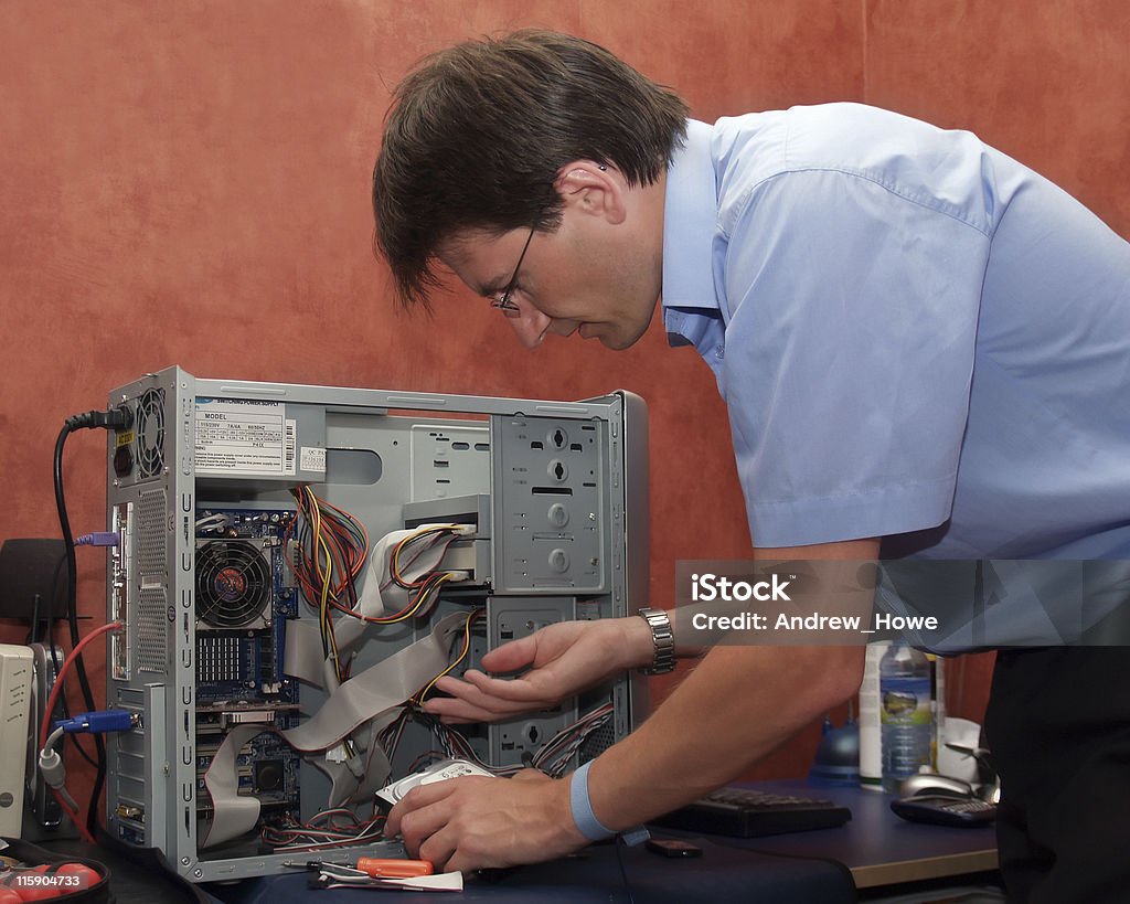 Ingénieur en informatique réparation (pas rogner - Photo de PC libre de droits