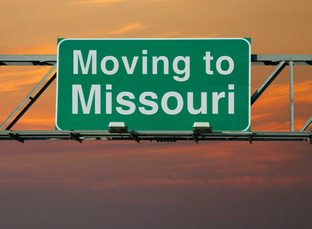 istock Moving To Missouri Sign 1159052440