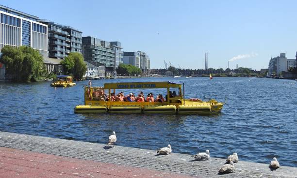 viking splash wycieczka - grand canal zdjęcia i obrazy z banku zdjęć