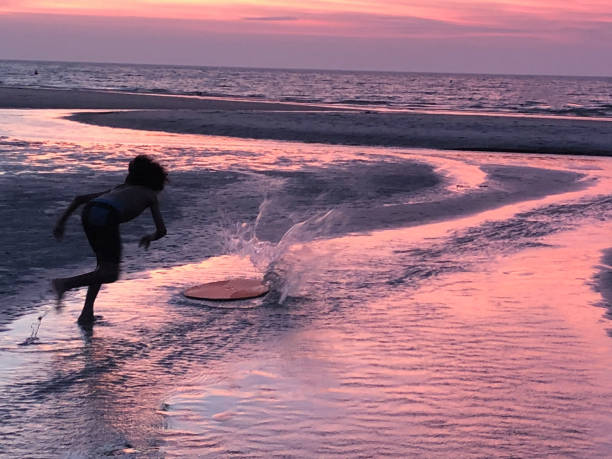 skimming at sunset - cape cod bay imagens e fotografias de stock