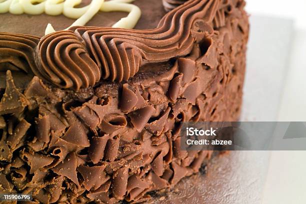 Torta Al Cioccolato Vista Laterale Di Dettaglio - Fotografie stock e altre immagini di Alimentazione non salutare - Alimentazione non salutare, Cibi e bevande, Cibo