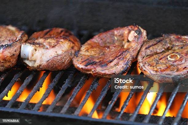 Hambre Como Wollf Foto de stock y más banco de imágenes de Chuleta de cordero - Chuleta de cordero, Barbacoa - Comida, Parrillera