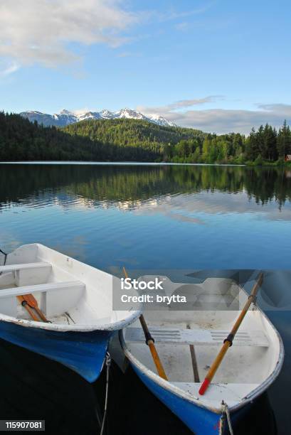 Rowboats 계류 중인 Tyaughton 호수 브리티쉬컬럼비아 캐나다 0명에 대한 스톡 사진 및 기타 이미지 - 0명, 개체 그룹, 경관