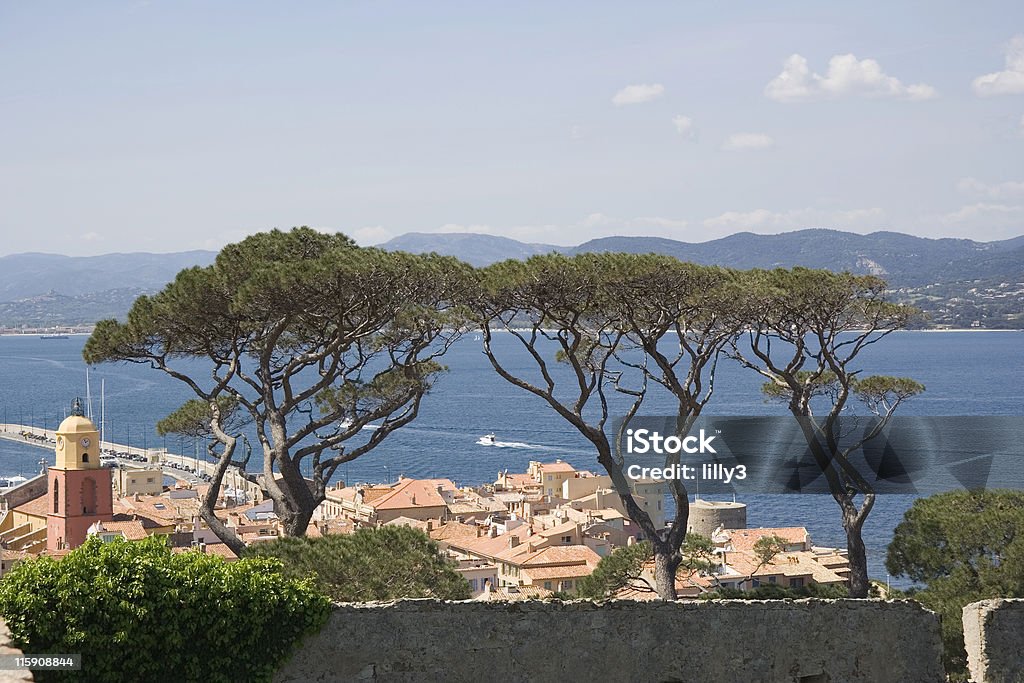 saint-tropez e o Mar Mediterrâneo - Foto de stock de Mansão royalty-free