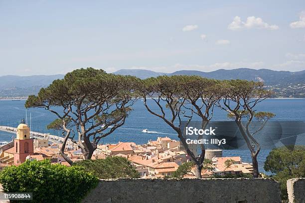 Saint Tropez E O Mar Mediterrâneo - Fotografias de stock e mais imagens de Mansão Imponente - Mansão Imponente, Saint Tropez, Aldeia