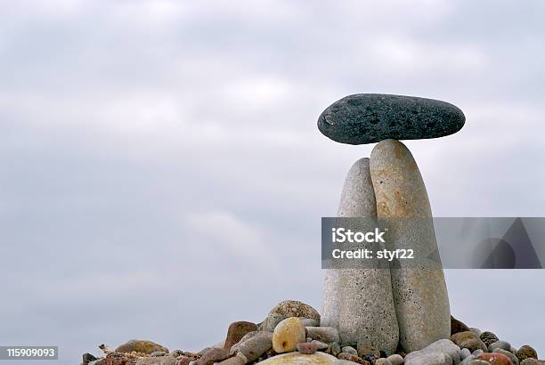 Zensäule Stockfoto und mehr Bilder von Muschelgehäuse - Muschelgehäuse, Zusammenarbeit, Abmachung