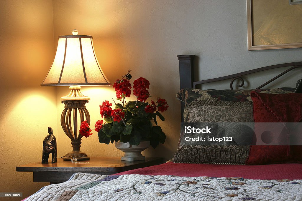Ambiente accogliente camera da letto - Foto stock royalty-free di Abbondanza