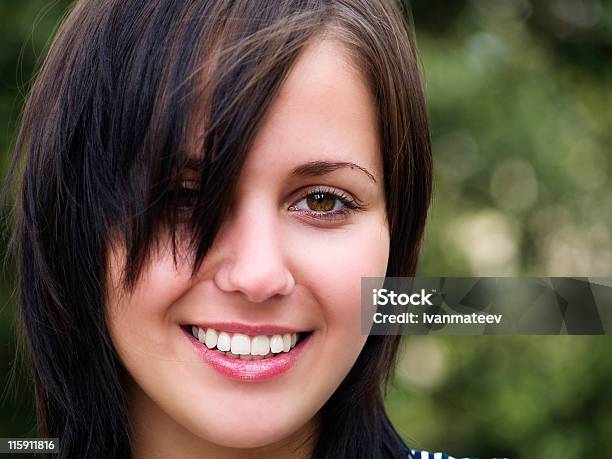 행복함 여자아이 20에 대한 스톡 사진 및 기타 이미지 - 20, 20-24세, 갈색 머리