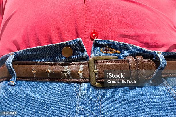 Cinturón Última Orificio Pasante Foto de stock y más banco de imágenes de Demasiado pequeño - Demasiado pequeño, Cinturón, Pantalón