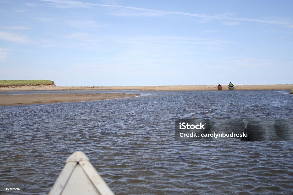 Canoë sur la plage - Photo de Barrière de sable libre de droits