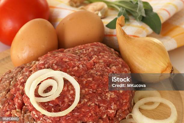 Carne Picada Foto de stock y más banco de imágenes de Ajo - Ajo, Alimento, Carne