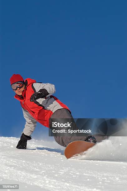 Photo libre de droit de Homme Faire Du Snowboard banque d'images et plus d'images libres de droit de Activité - Activité, Adulte, Agression