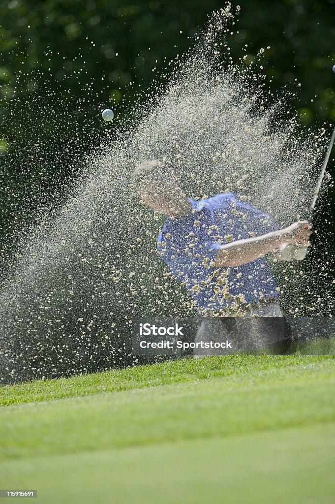 Golfspieler Chipping aus Sand Trap - Lizenzfrei Golf Stock-Foto