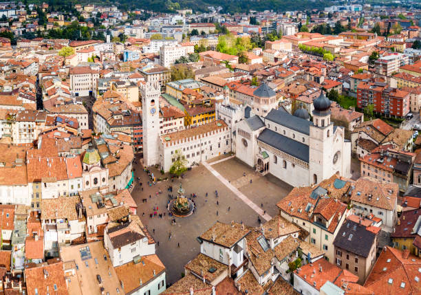 catedral da catedral de trento, italy - trento - fotografias e filmes do acervo