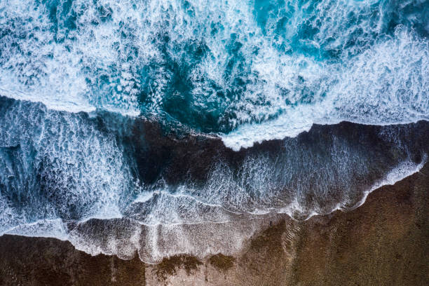 waves splashing along the coastline of bali - tide sea breaking water imagens e fotografias de stock