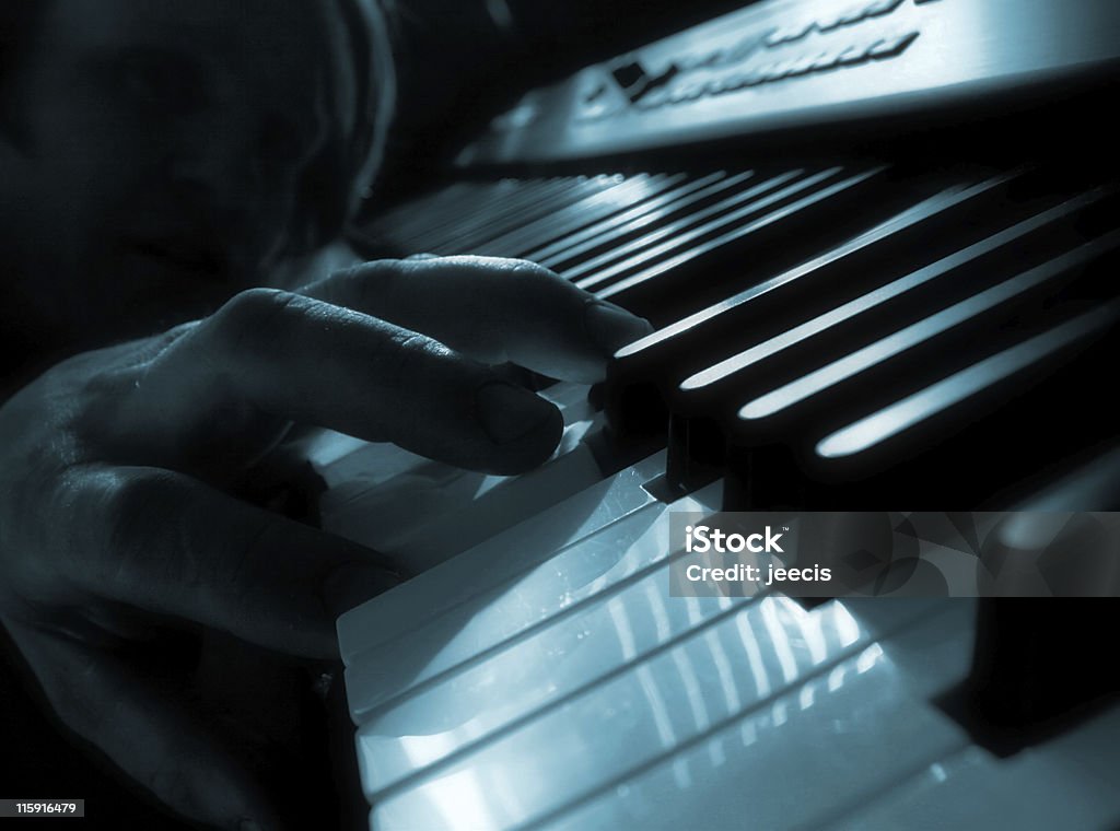 Pianino - Zbiór zdjęć royalty-free (Ciemny)