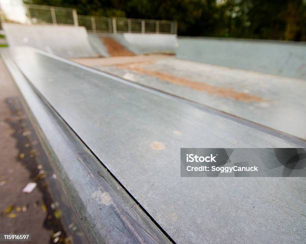 Parque De Skate Ferroviário - Fotografias de stock e mais imagens de Acabado - Acabado, Adolescente, Betão