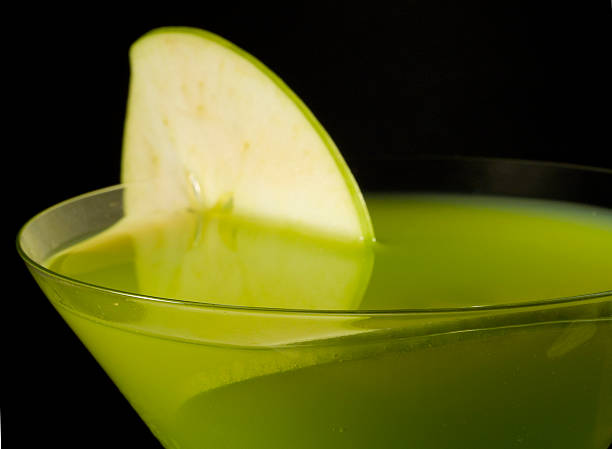 cocktail collection – apple martini - apple martini stock-fotos und bilder