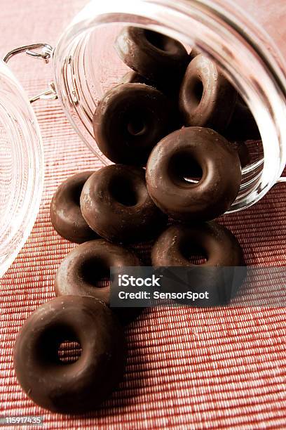 Biscotti Al Cioccolato - Fotografie stock e altre immagini di Allegro - Allegro, Amore, Bambine femmine
