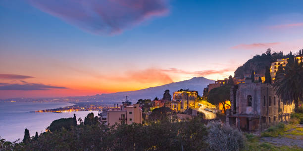 mount etna at sunset, sicily, italy - mt etna imagens e fotografias de stock