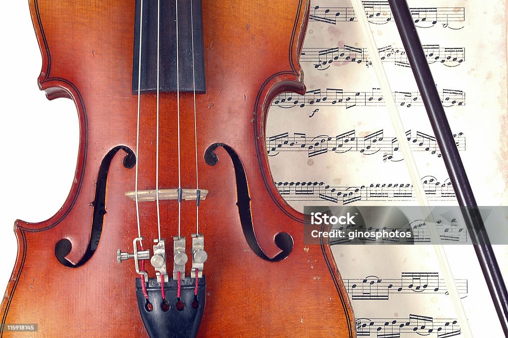 Крупный план и винтажные Скрипка музыки лист - Стоковые фото Белый фон роялти-фри
