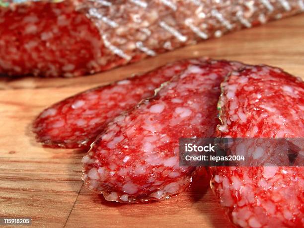 Salsicha De Salame - Fotografias de stock e mais imagens de Carne - Carne, Carne de Vaca, Comida