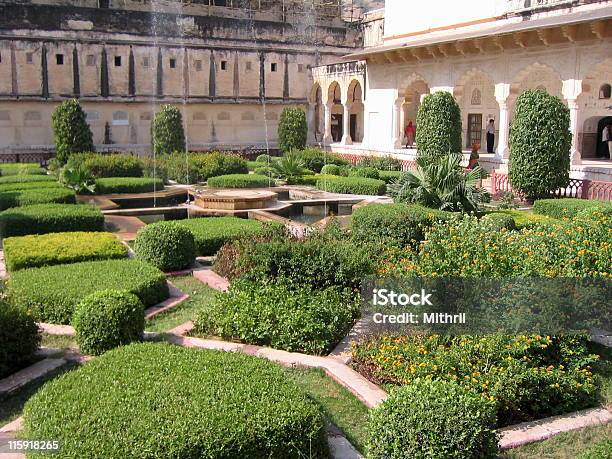 Interior Do Pátio Jardim Do Palácio Ambar Jaipur Índia - Fotografias de stock e mais imagens de Ao Ar Livre