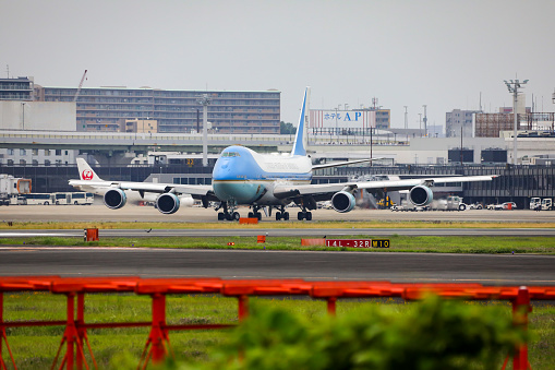 Dynamic airport runway scenes
