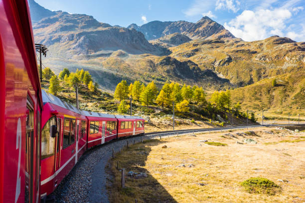 ferrocarril de bernina, grisón, suiza - blue outdoors nobody switzerland fotografías e imágenes de stock