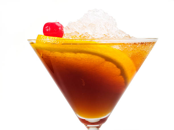 коктейль коллекция-манхэттен - manhattan cocktail cocktail drink cherry стоковые фото и изображения