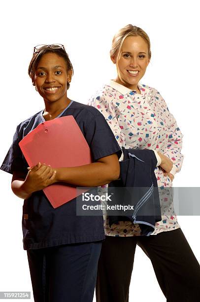 2 つの看護師 - カラー画像のストックフォトや画像を多数ご用意 - カラー画像, サービス, チームワーク