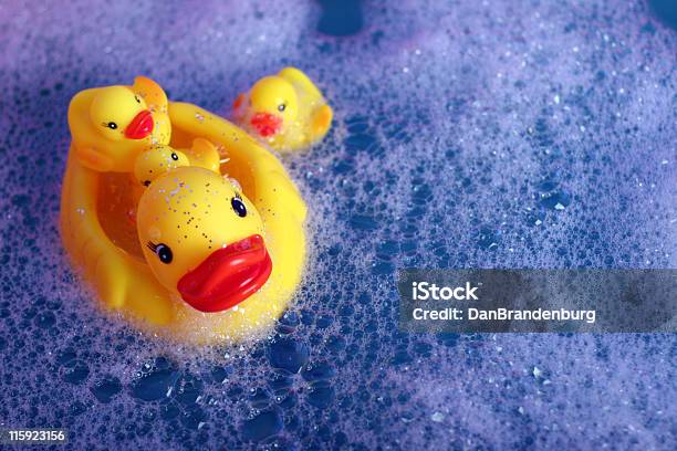 Резиновая Duckies — стоковые фотографии и другие картинки Благополучие - Благополучие, В помещении, Ванная или туалет