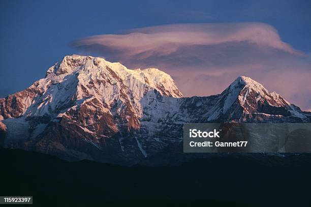 Nascer Do Sol No Monte Annapurna Nepal Himal - Fotografias de stock e mais imagens de Ao Ar Livre - Ao Ar Livre, Cena Não Urbana, Fotografia - Imagem