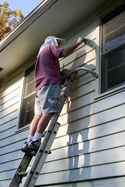 istock A man in shorts painting a house 115923883